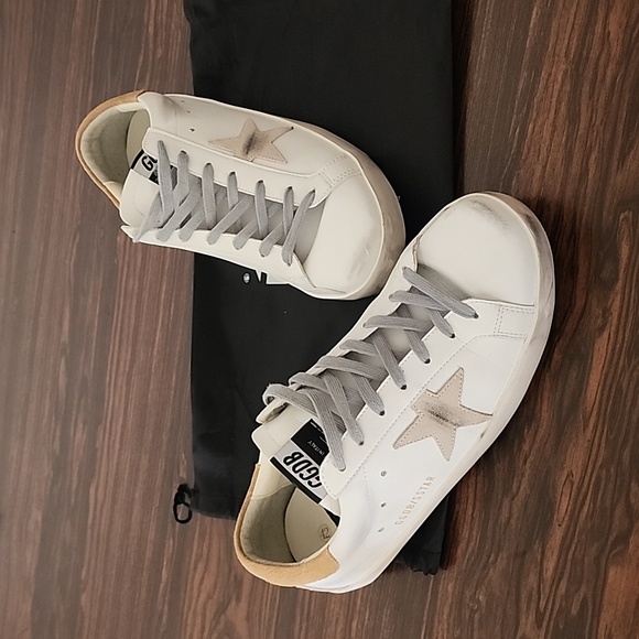 Distressed Dirty Scuffed White Leather Star Sneakers 42 10 Womens Gray Laces - Picture 10 of 17